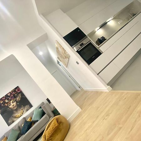 Barcelona Chic Apartments- Free Parking - 10 Min From Bcn City Centre By Metro Bagian luar foto