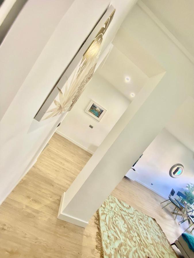 Barcelona Chic Apartments- Free Parking - 10 Min From Bcn City Centre By Metro Bagian luar foto