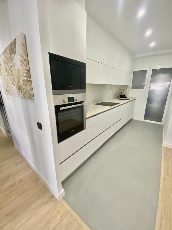 Barcelona Chic Apartments- Free Parking - 10 Min From Bcn City Centre By Metro Bagian luar foto