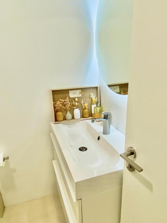 Barcelona Chic Apartments- Free Parking - 10 Min From Bcn City Centre By Metro Bagian luar foto