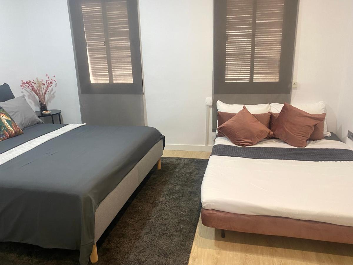 Barcelona Chic Apartments- Free Parking - 10 Min From Bcn City Centre By Metro Bagian luar foto