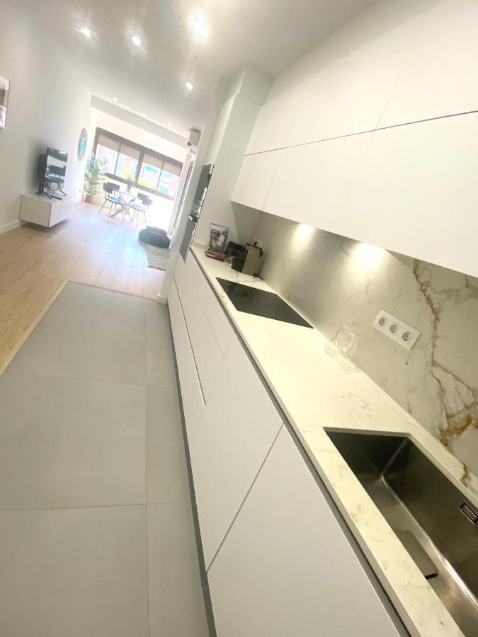Barcelona Chic Apartments- Free Parking - 10 Min From Bcn City Centre By Metro Bagian luar foto