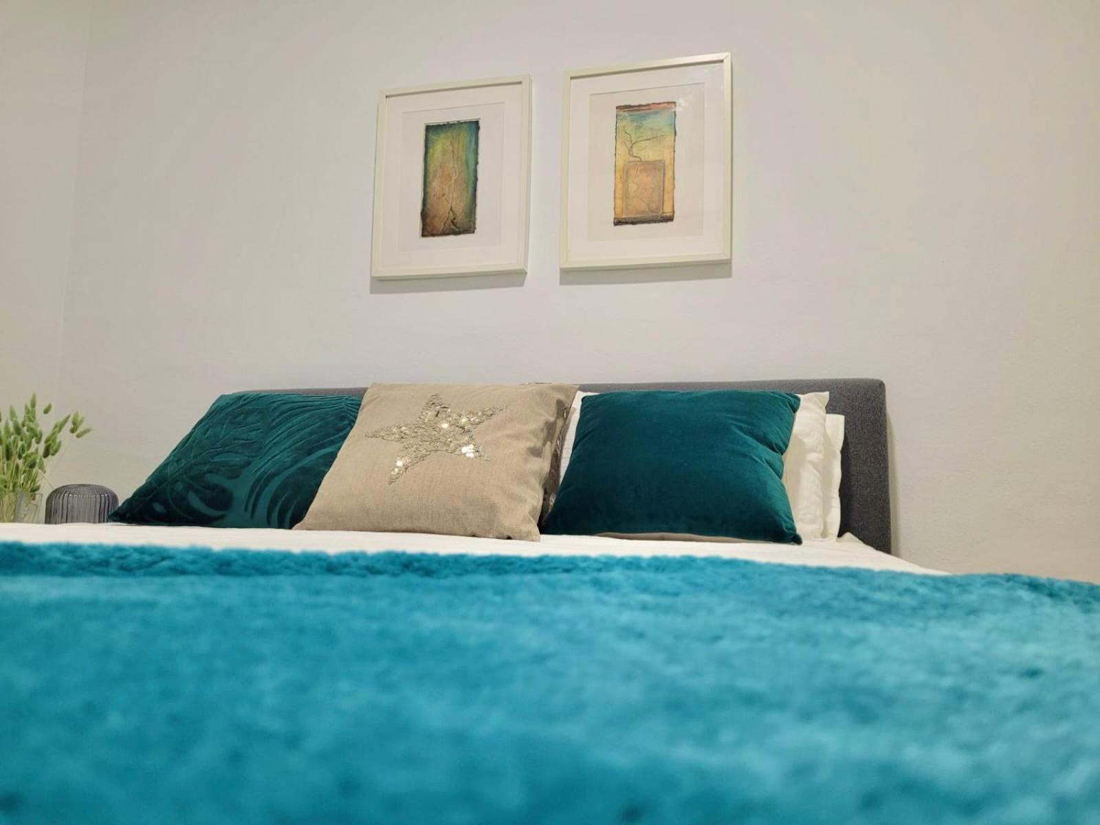 Barcelona Chic Apartments- Free Parking - 10 Min From Bcn City Centre By Metro Bagian luar foto