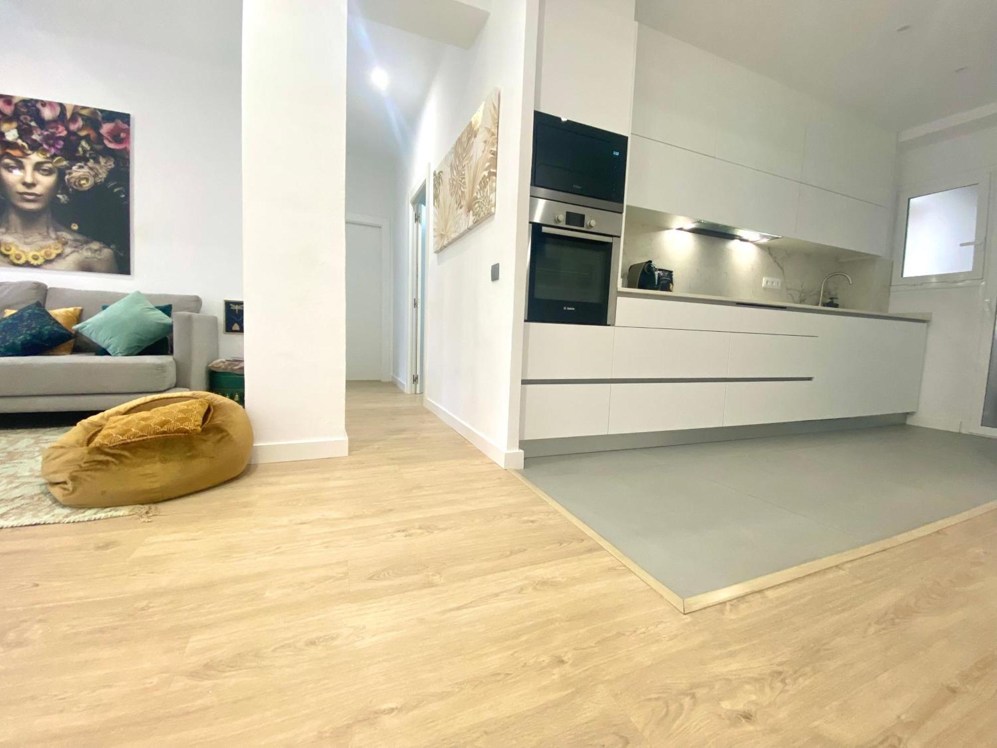 Barcelona Chic Apartments- Free Parking - 10 Min From Bcn City Centre By Metro Bagian luar foto