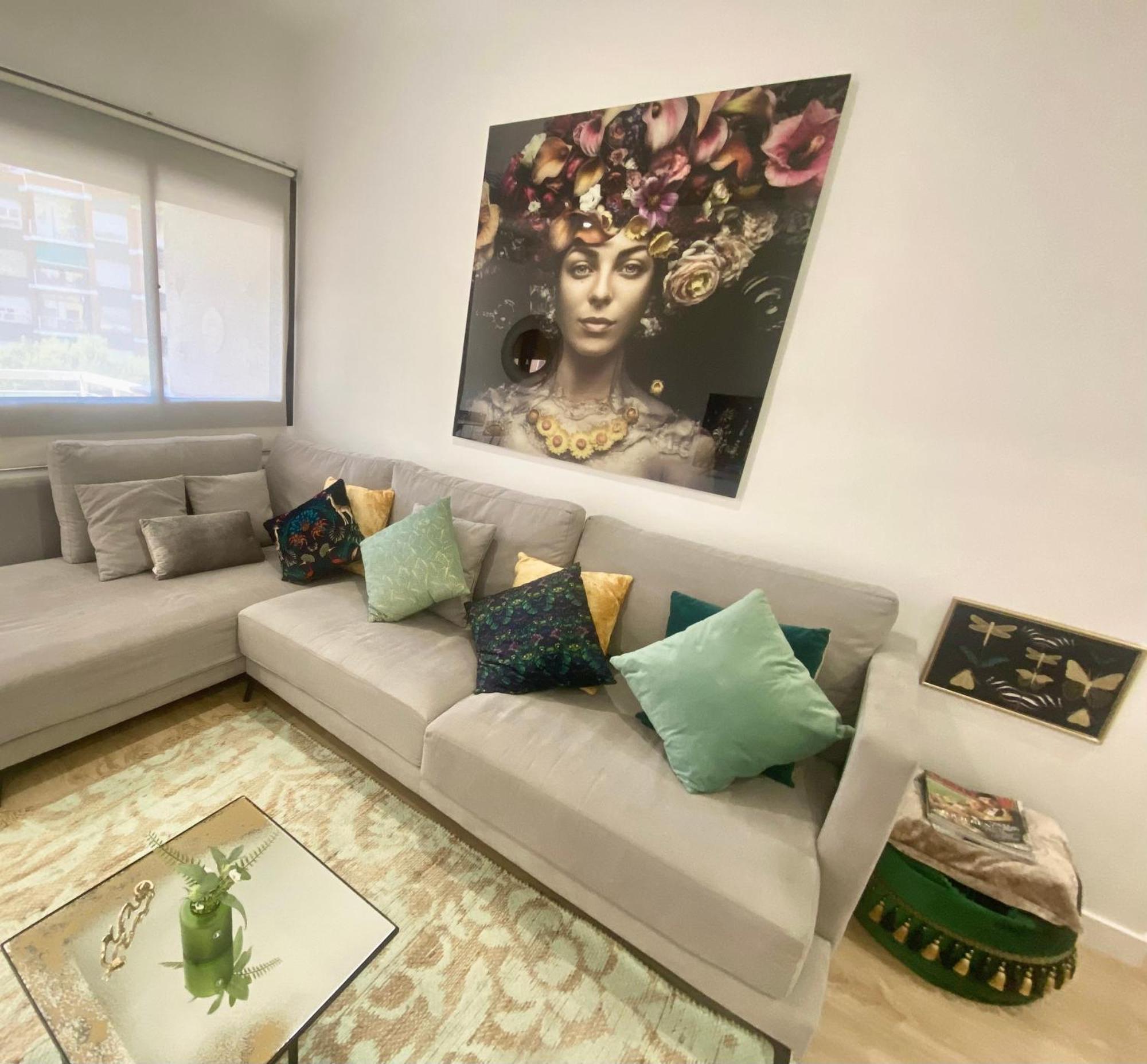 Barcelona Chic Apartments- Free Parking - 10 Min From Bcn City Centre By Metro Bagian luar foto