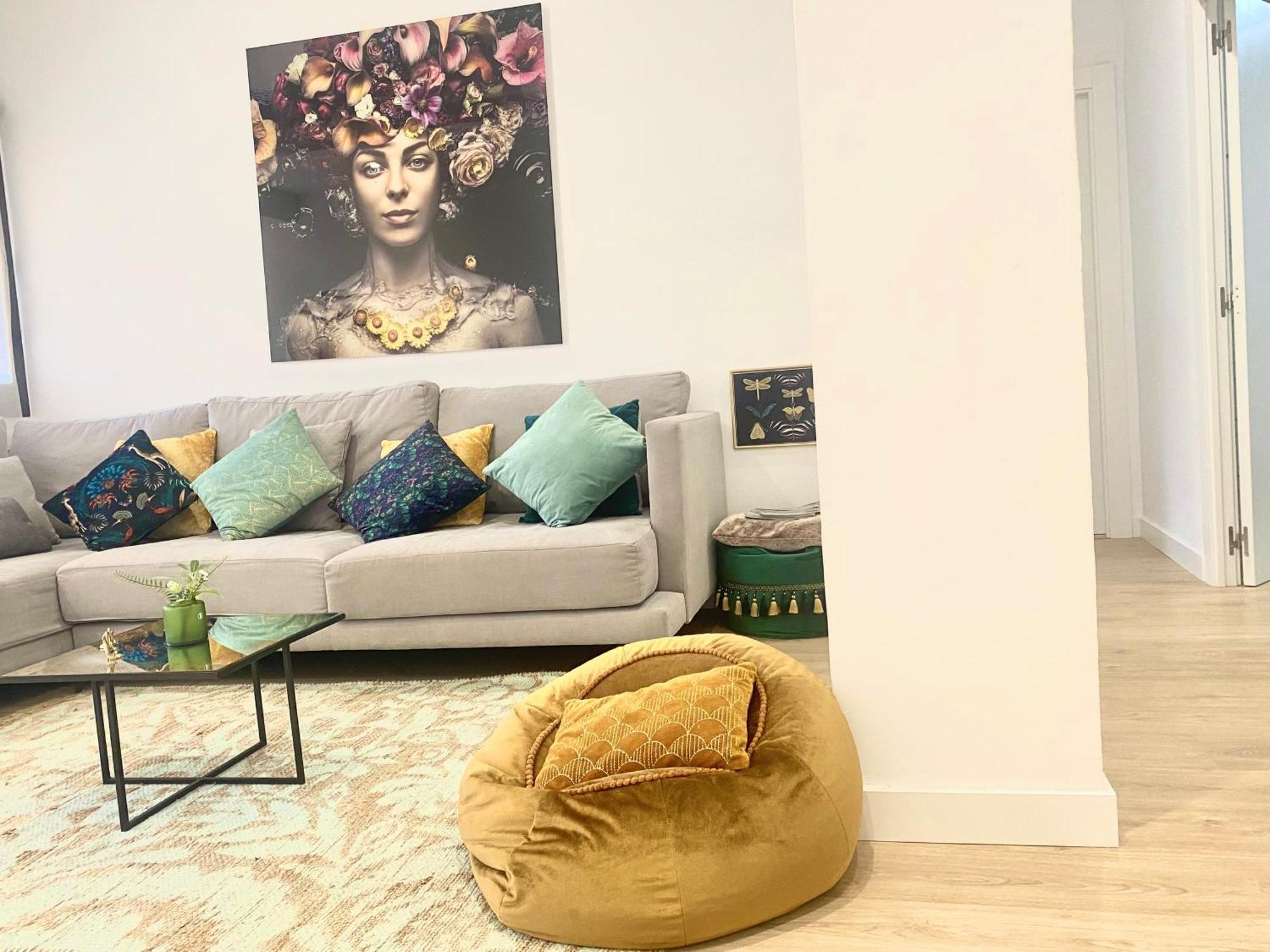 Barcelona Chic Apartments- Free Parking - 10 Min From Bcn City Centre By Metro Bagian luar foto